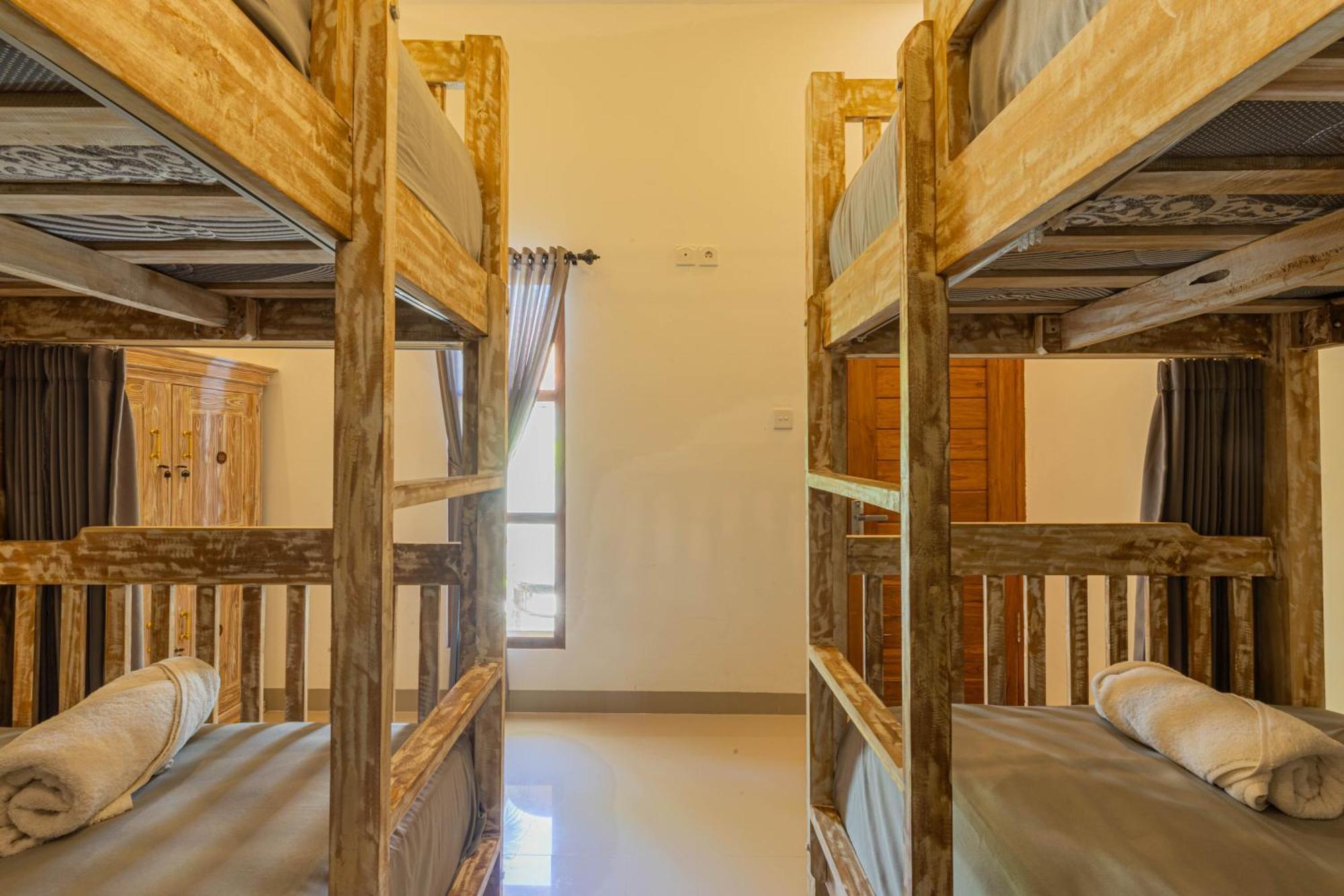 Seven Angels Villa And Hostel Toyapakeh Exterior foto